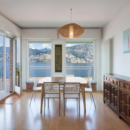 Windows On The Apartman
