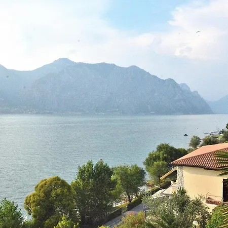 Windows On The Apartmán Malcesine